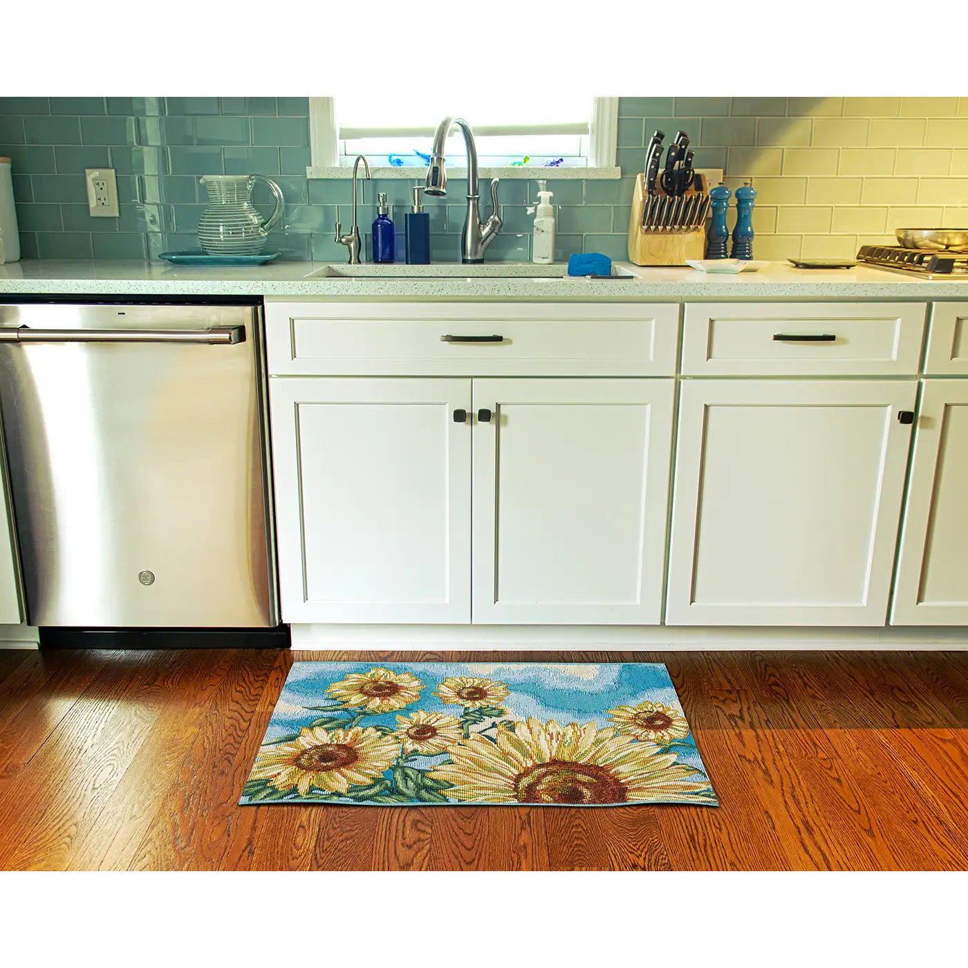 Trans Ocean Sunny Day Rug in Floral & Farmhouse/Rustic style.